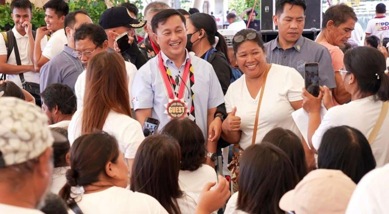 In his speech at the ceremony held in Agusan del Sur, Senator Francis TOL Tolentino asked the farmers to use the gifts properly, which he said embody the government's plans for them, as well as their own dreams for their families