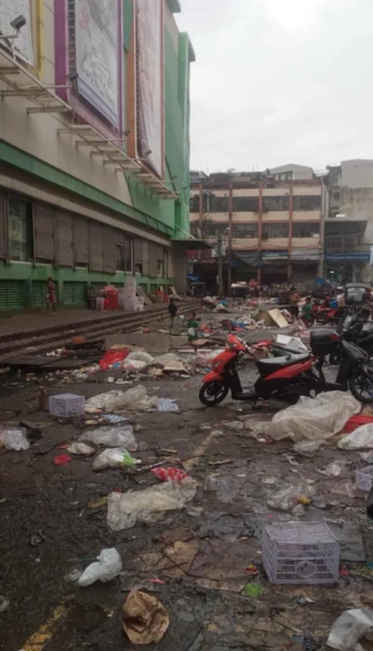 PHOTO: Manila’s uncollected post-holiday garbage —Contributed photo FOR STORY: Netizens fume over Manila’s uncollected post-holiday garbage