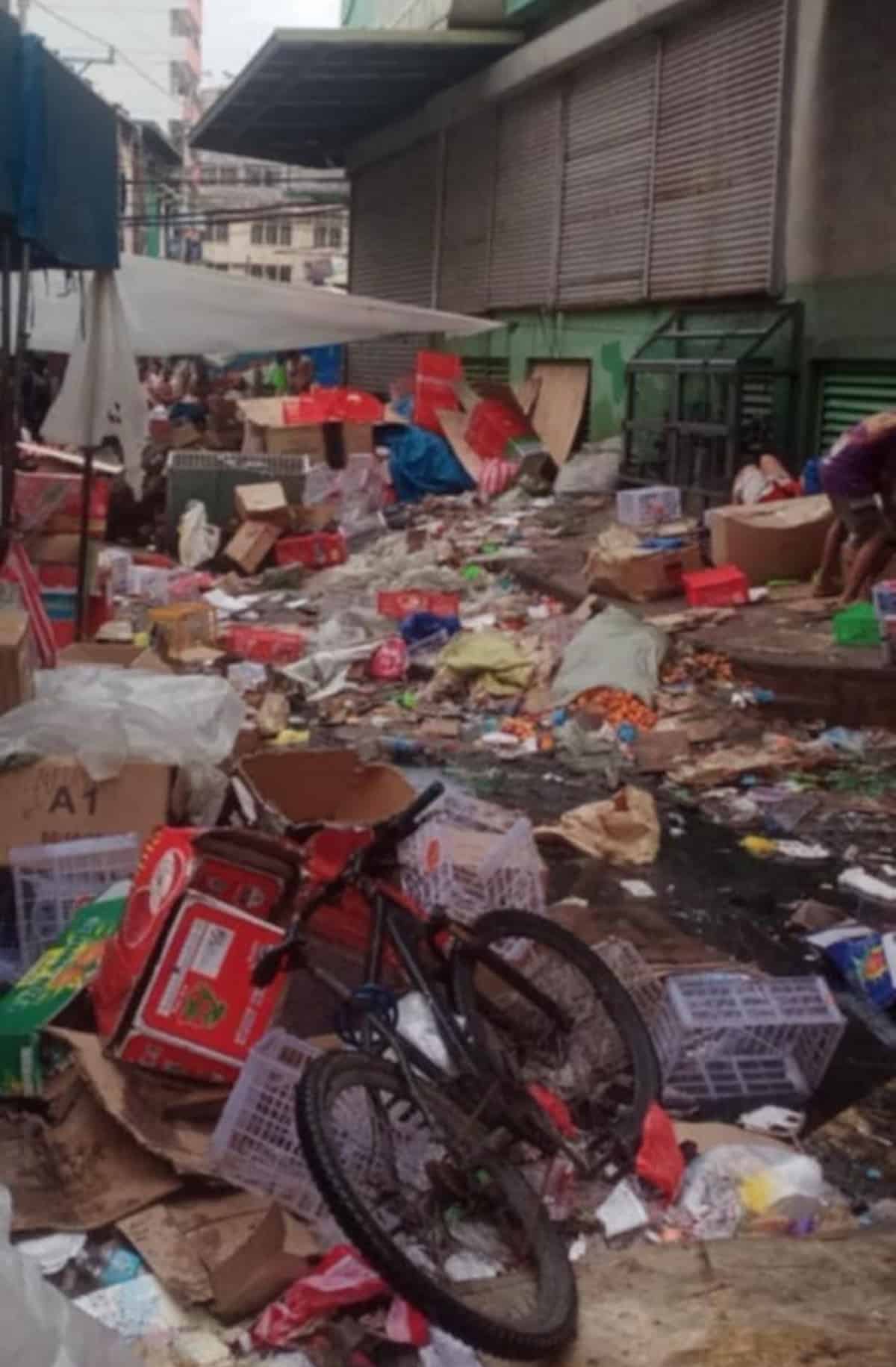 PHOTO: Post-holiday uncollected garbage in Manila FOR STORY: Netizens fume over Manila’s uncollected post-holiday garbage