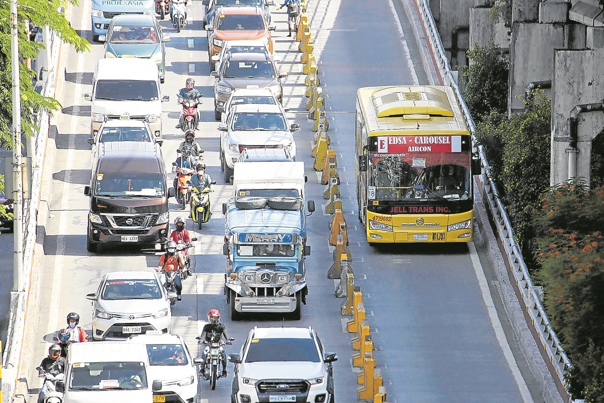 LONGOVERDUE The major rehabilitation of one ofMetroManila’sbusiest roads was planned back in 2015, but the project did not push through because of the objection of theMetropolitan Manila Development Authority. 