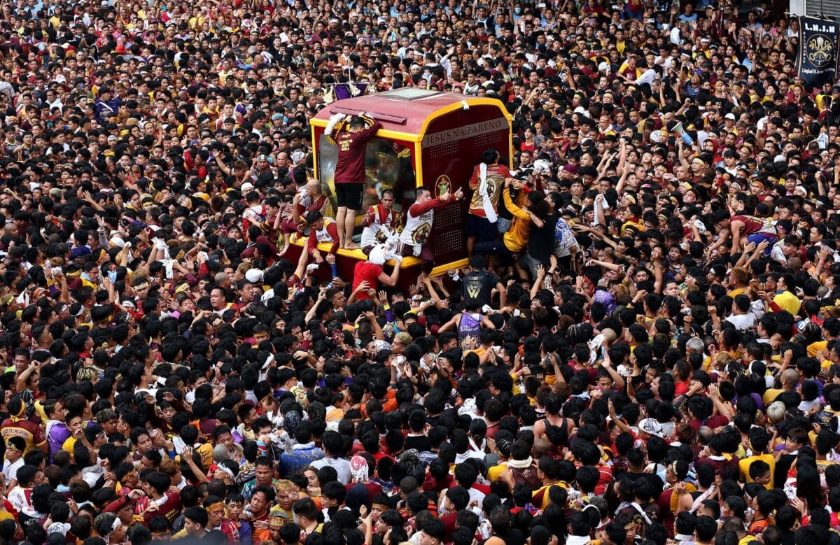 FAITH AND PASSION Devotees, undeterred by the crush of flesh, fatigue and possible injury, try to get as close as possible to the glass-encased image of the cross-bearing Christ on Thursday, as the procession passes through the corner of Carlos Palanca Street and Quezon Boulevard in Quiapo district in Manila.