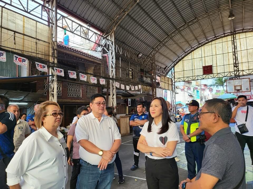 Belmonte in a visit at the newly constructed Galas Public Maket