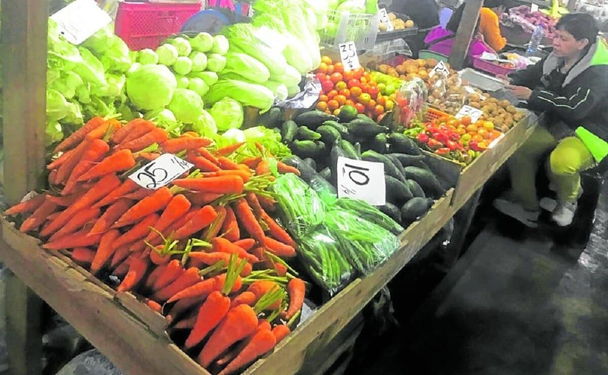 NOT CHEAP Most of Manila's vegetables are sourced from Benguet's mountainside farms, but inflation has kept crop prices high even in the market of Baguio City in the first weeks of January.