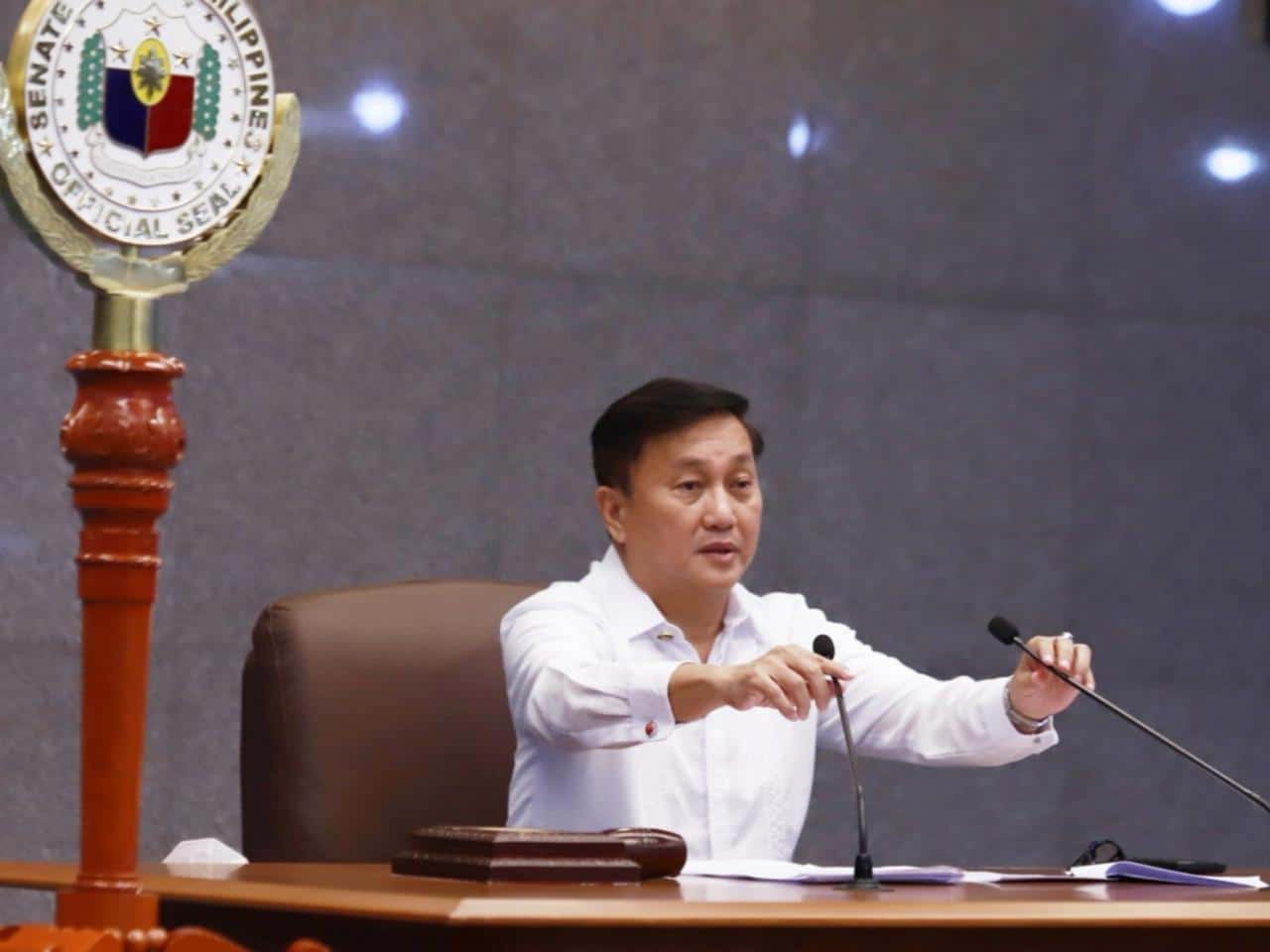 To empower students and foster a more equitable educational environment, Senator Francis ‘TOL’ Tolentino has filed a measure that seeks to grant students a 20-percent discount on the purchase of mobile phone load, plans, and internet services.