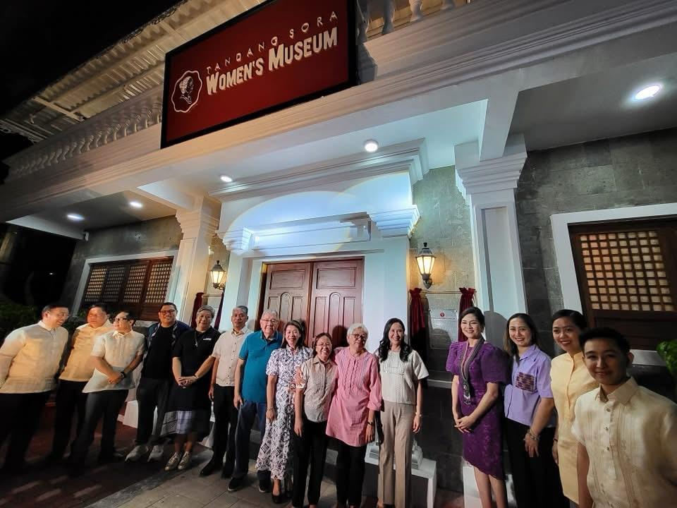 Mayor Joy Belmonte with the museum officials, architect and city officials