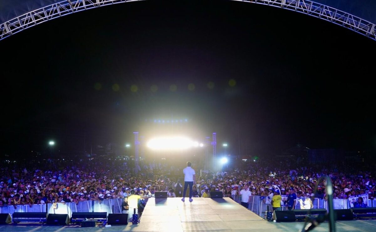 Brian Poe stands on stage before the crowd at Lemery, Batangas