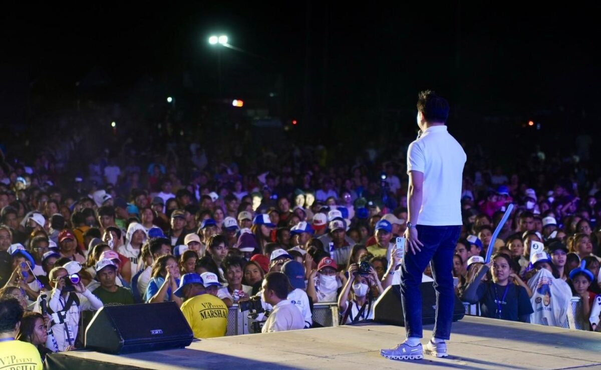 Senator Grace Poe and FPJ Panday Bayanihan First Nominee Brian Poe rally the FPJ Youth Volunteers backstage