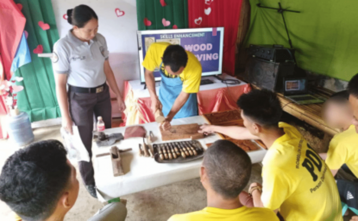 Shaping a new path: PDLs in Romblon learn wood carving