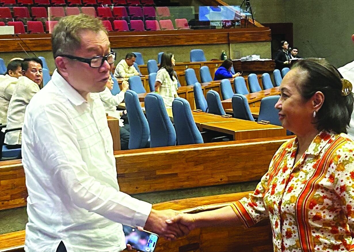 CONSULTATION Former President and now Pampanga Rep. Gloria Macapagal-Arroyo (right) led consultations with chefs and cultural advocates, including Robby Tantingco, head of the Center for Kapampangan Studies, in crafting the bill declaring Pampanga the “culinary capital of the Philippines.”