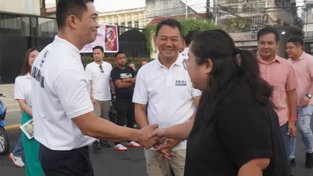 Reelectionist Cabanatuan City Mayor Myca Elizabeth Vergara and her rival, Vice Gov. Emmanuel Anthony Umali shake hands during the unity walk on Wednesday (March 12) that promotes peaceful midterm elections. (Contributed photo)