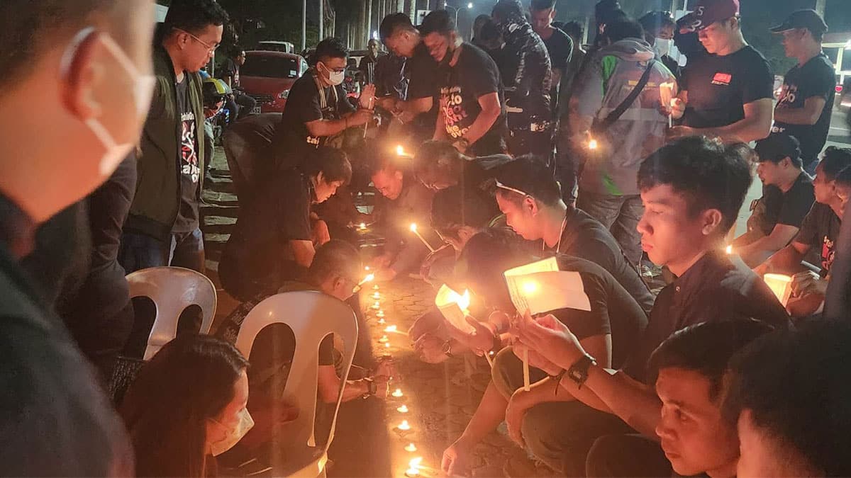 CANDLE LIGHTING Members of consumer groups lightcandles in TagumCity during a protest in March to oppose the privatization of power cooperatives, similar to the takeover of Davao Light and Power Co. of the franchise area of Northern Davao Electric Cooperative. —NORDECO PHOTO