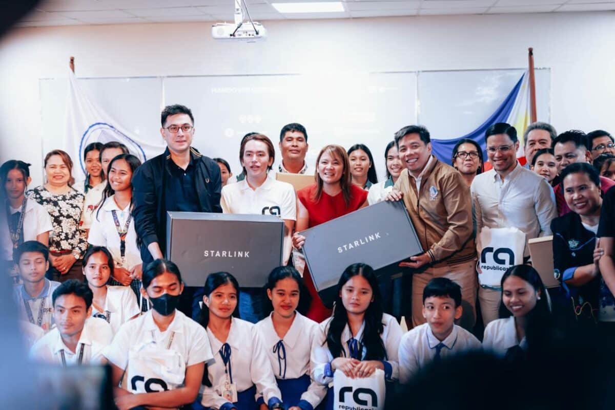 Gen Z Digital Advocate Bran Reluao leads tech rollout in remote Cebu classrooms