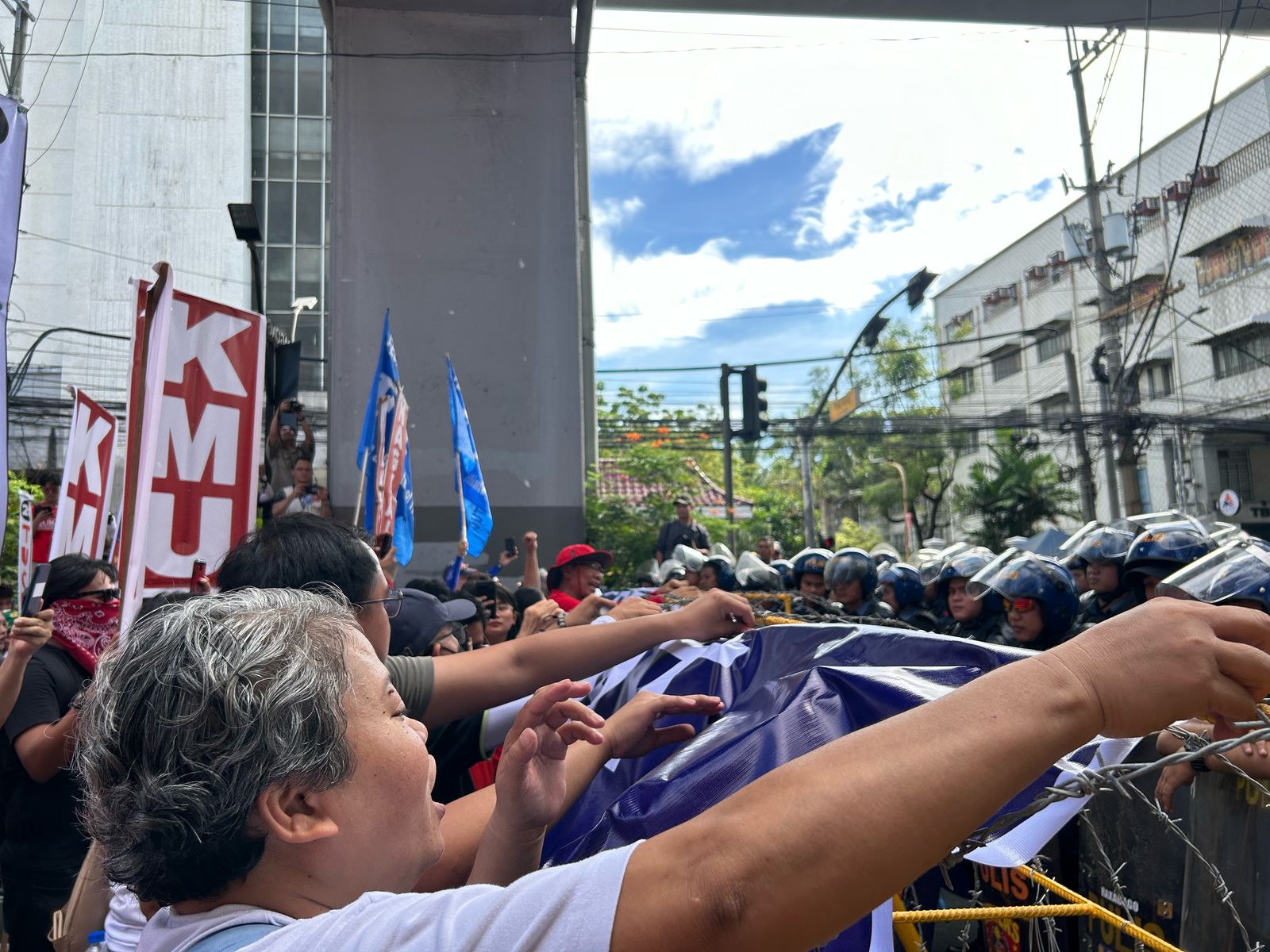 LaborDayprotest2-Mendiola-1May2025 Protesters from many labor organizations stage demonstrations on Labor Day (May 1, 2025) in Recto, Manila. (Photo from FAITH ARGOSINO / INQUIRER.net)
