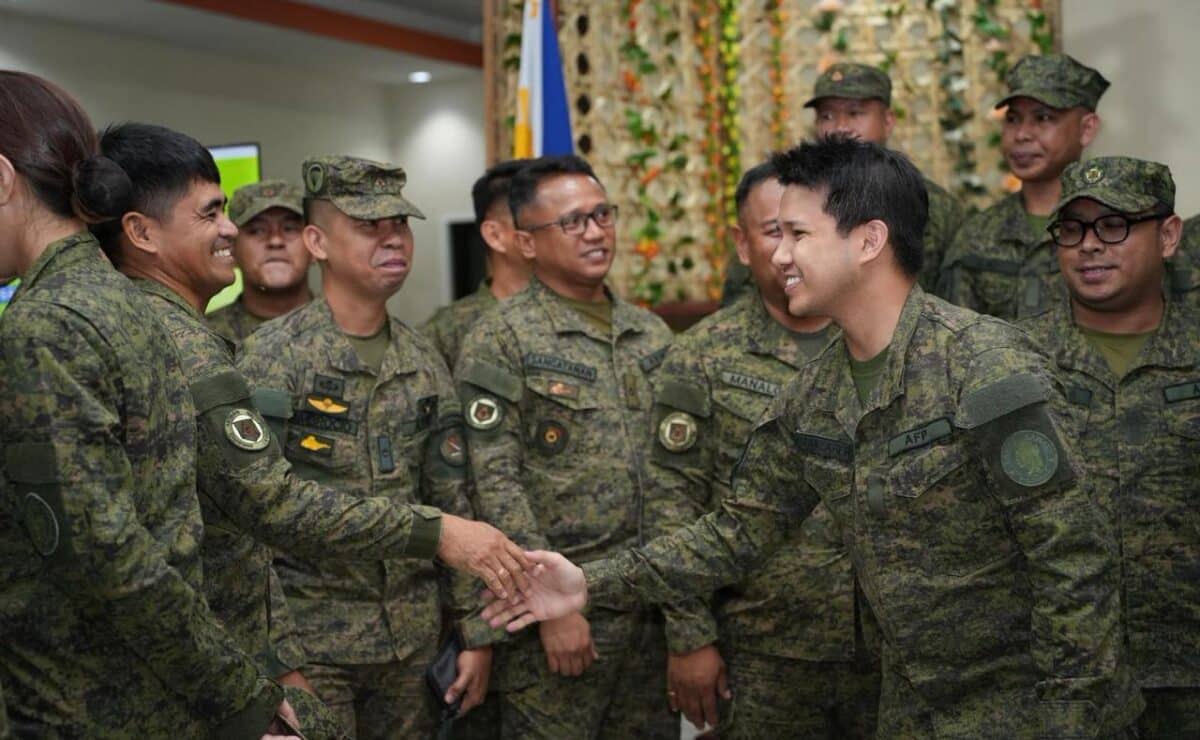 FPJ Bayanihan party-list Rep. Brian Poe meets with Philippine Army personnel. — Photo by Jan Escosio
