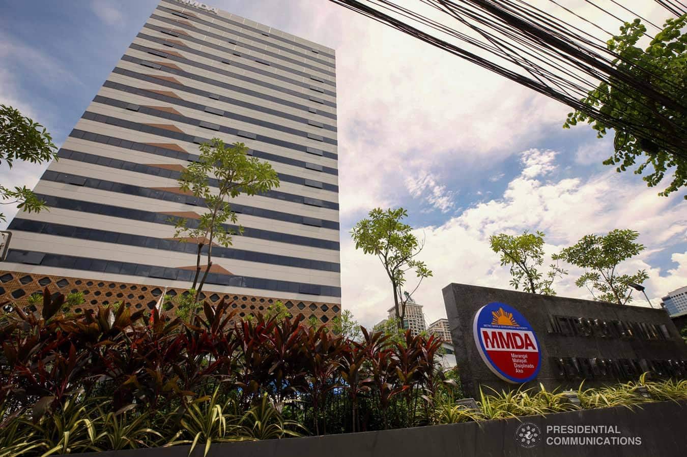 MMDA to urge malls to halt sales amid holiday traffic