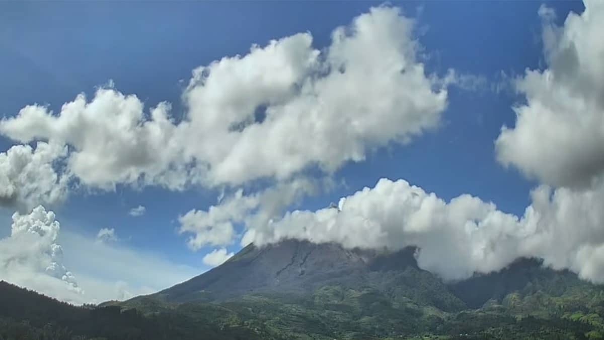 Kanlaon Volcano erupts anew