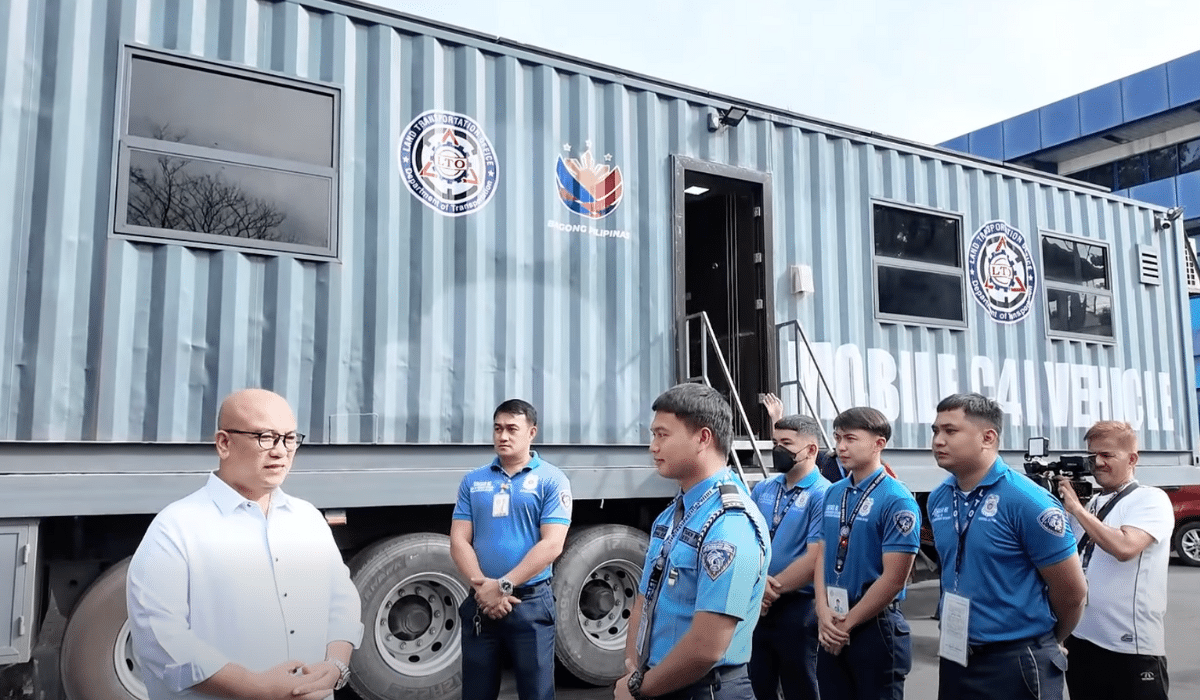 LTO sets up mobile command centers in NLEx, SLEx for the holidays