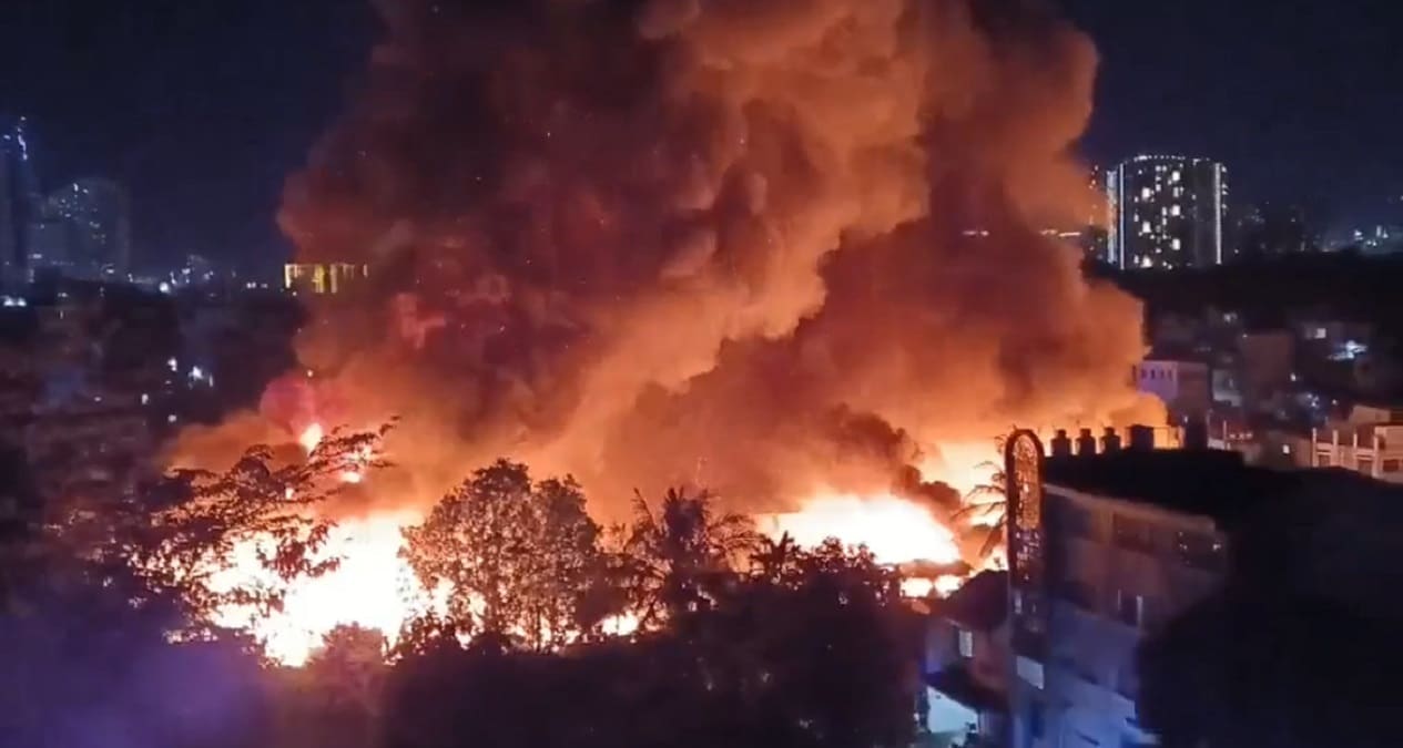 Fire damages residential area in Mandaluyong City