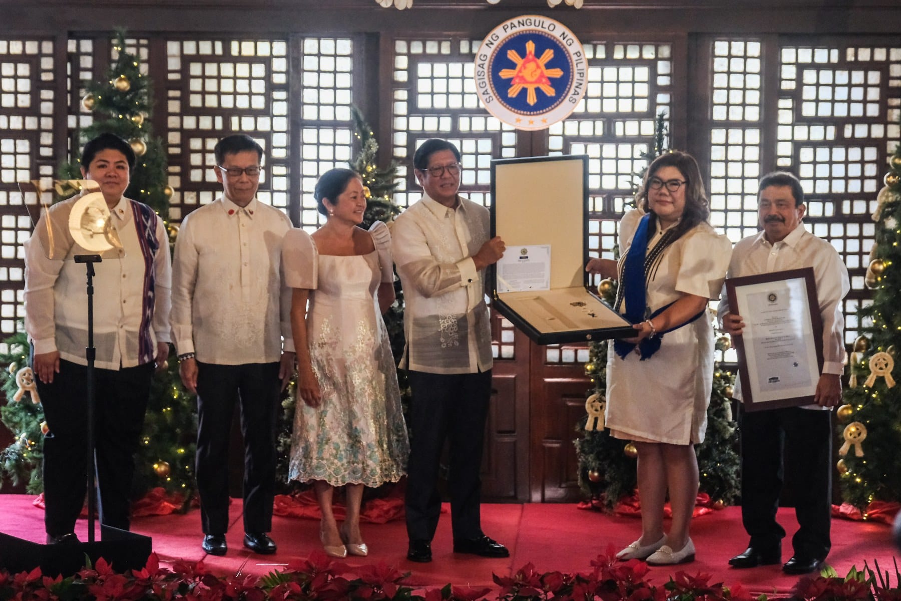 Marcos posthumously awards Order of Lakandula to Toots Ople