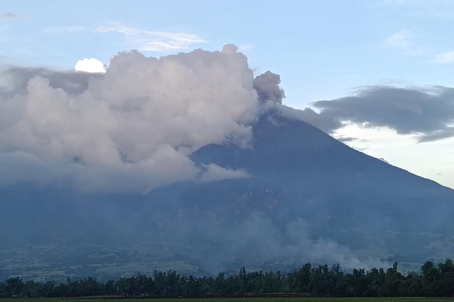 Phivolcs urges Kanlaon vigilance during holidays