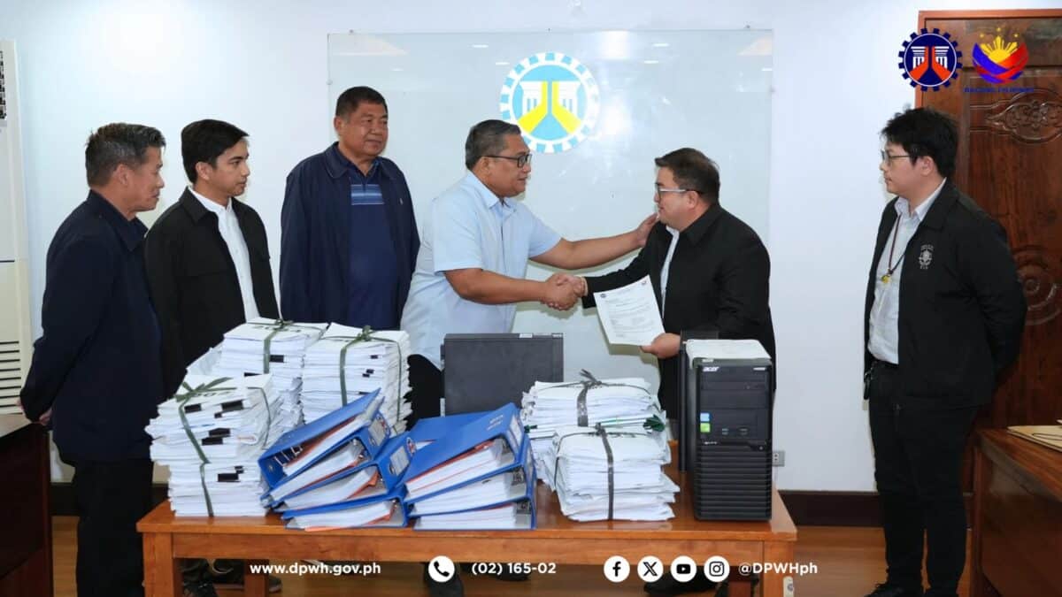 DPWH turns over Cabral's computer, files to Ombudsman