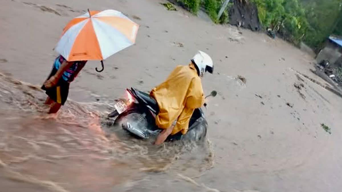 Ada triggers flooding, landslides in Albay