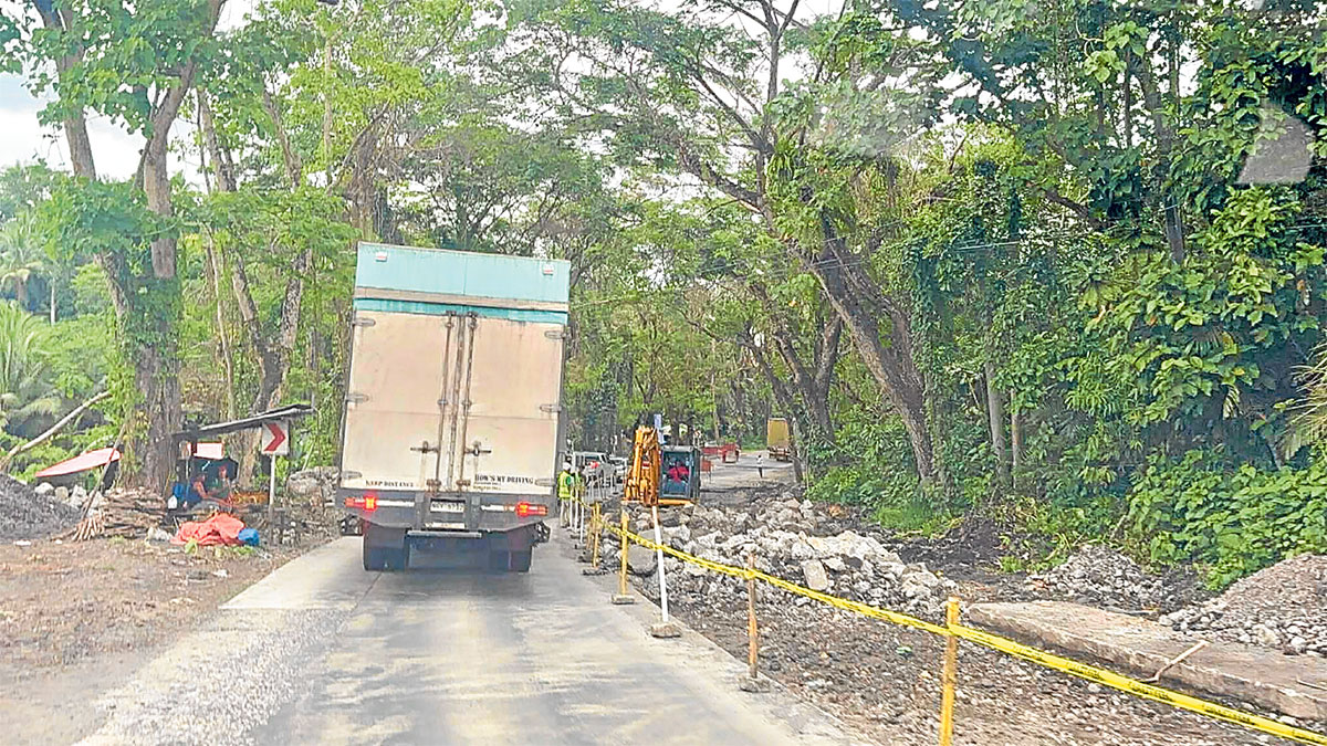 Dizon orders Maharlika Highway cleared of obstructions for Holy Week