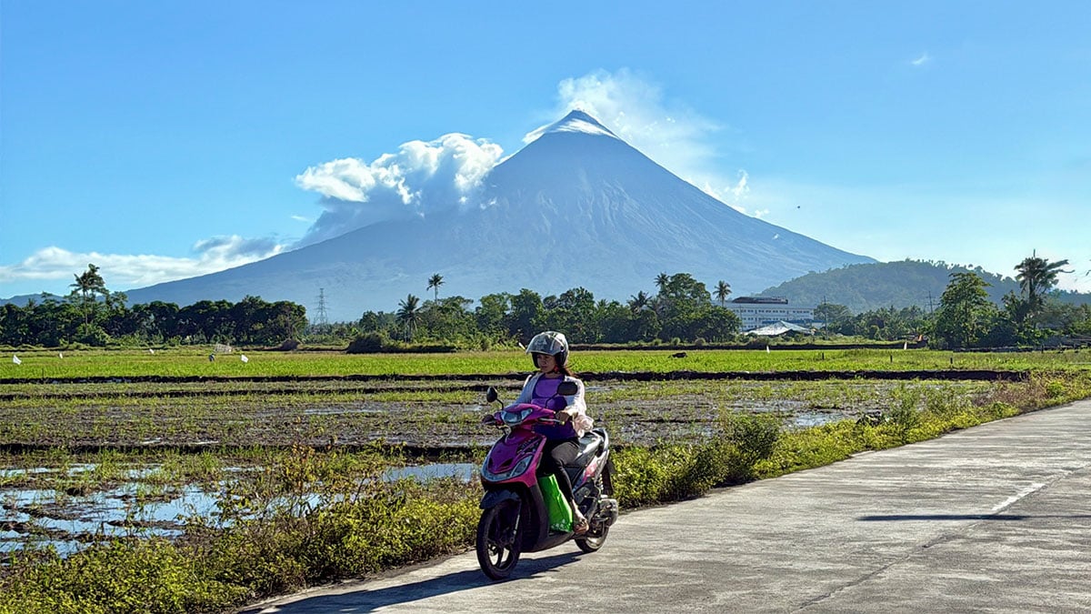 Ashfall from Mayon Volcano spreads to Legazpi villages