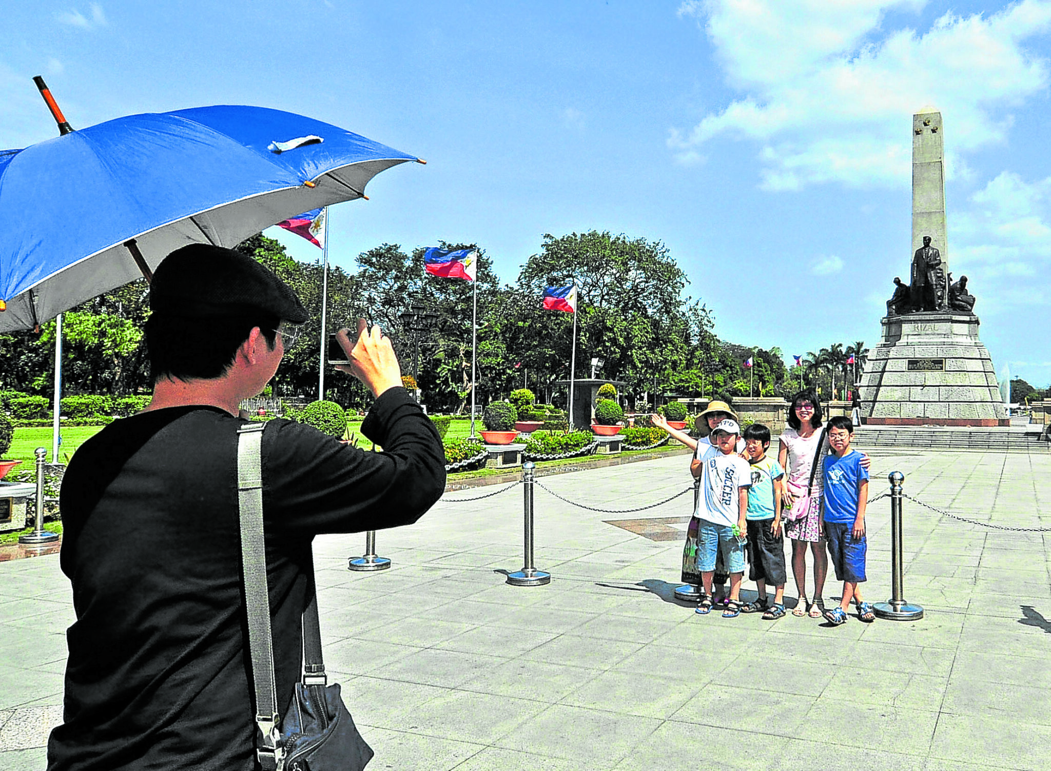 Why expats love and loathe life in PH—survey