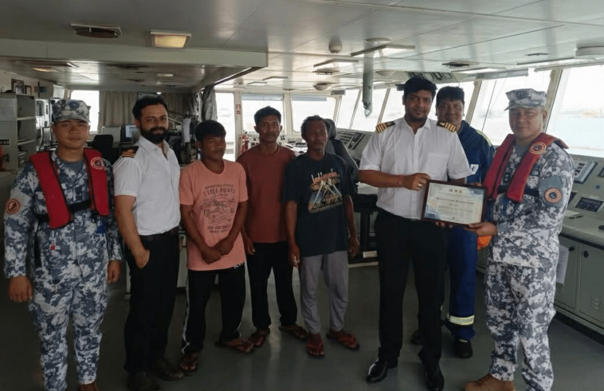 3 fishermen from Negros Occidental rescued by Singapore-flagged ship