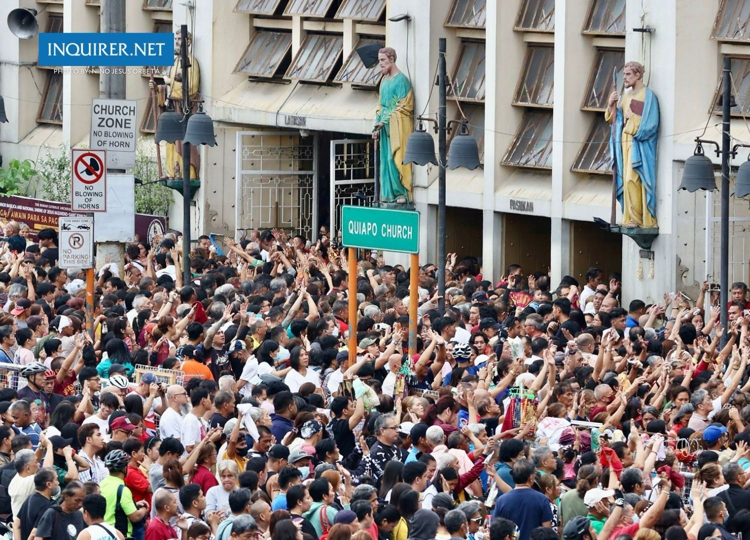 Devotees flock to Quiapo for Black Nazarene replicas blessing