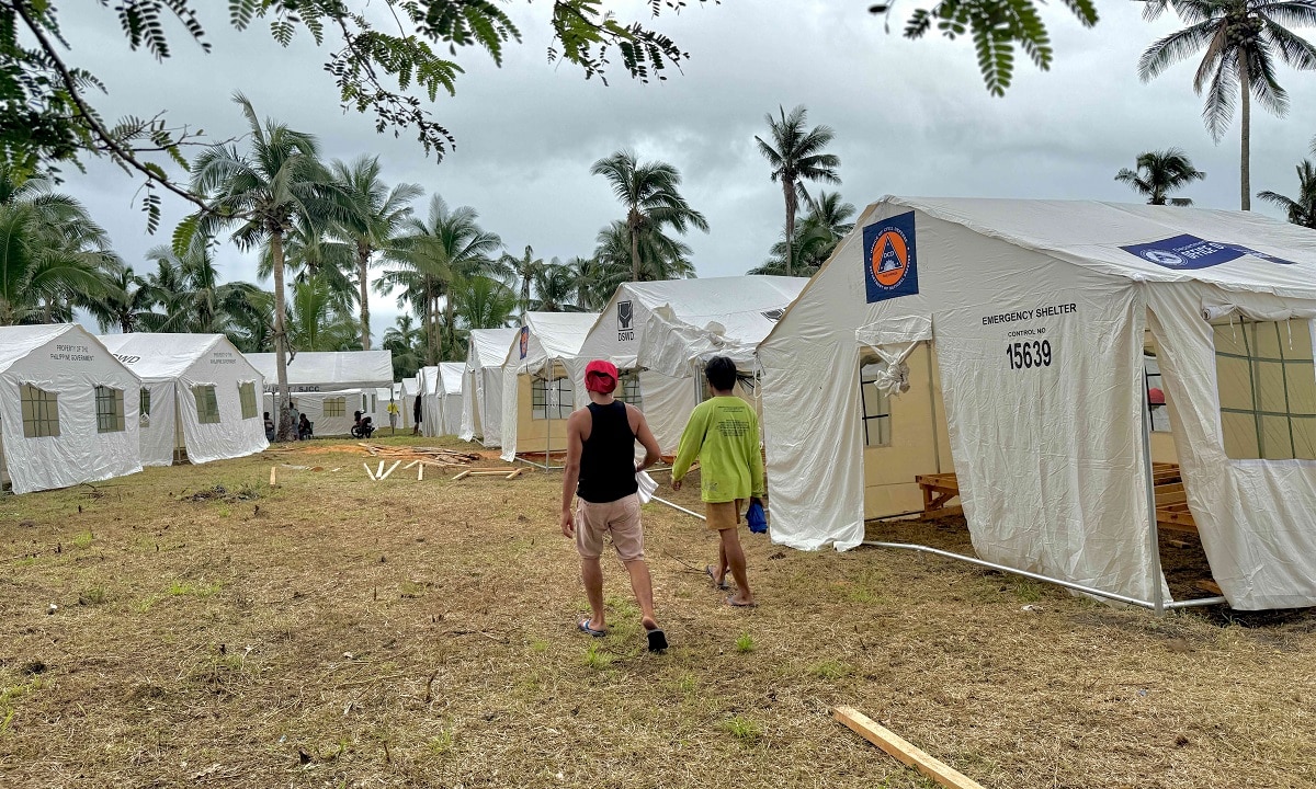 ‘Tent city’ rises to shelter Albay folk fleeing Mayon