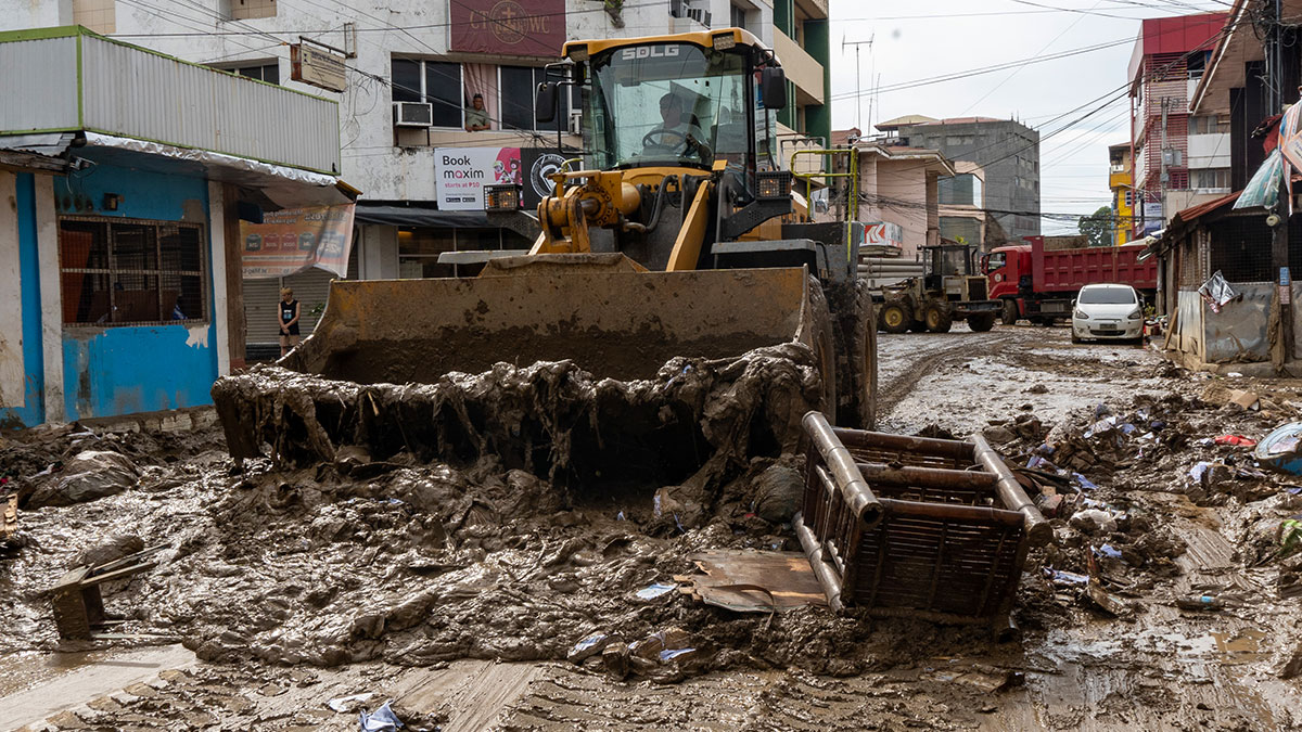 Mud-soaked Iligan begins massive cleanup after Basyang onslaught