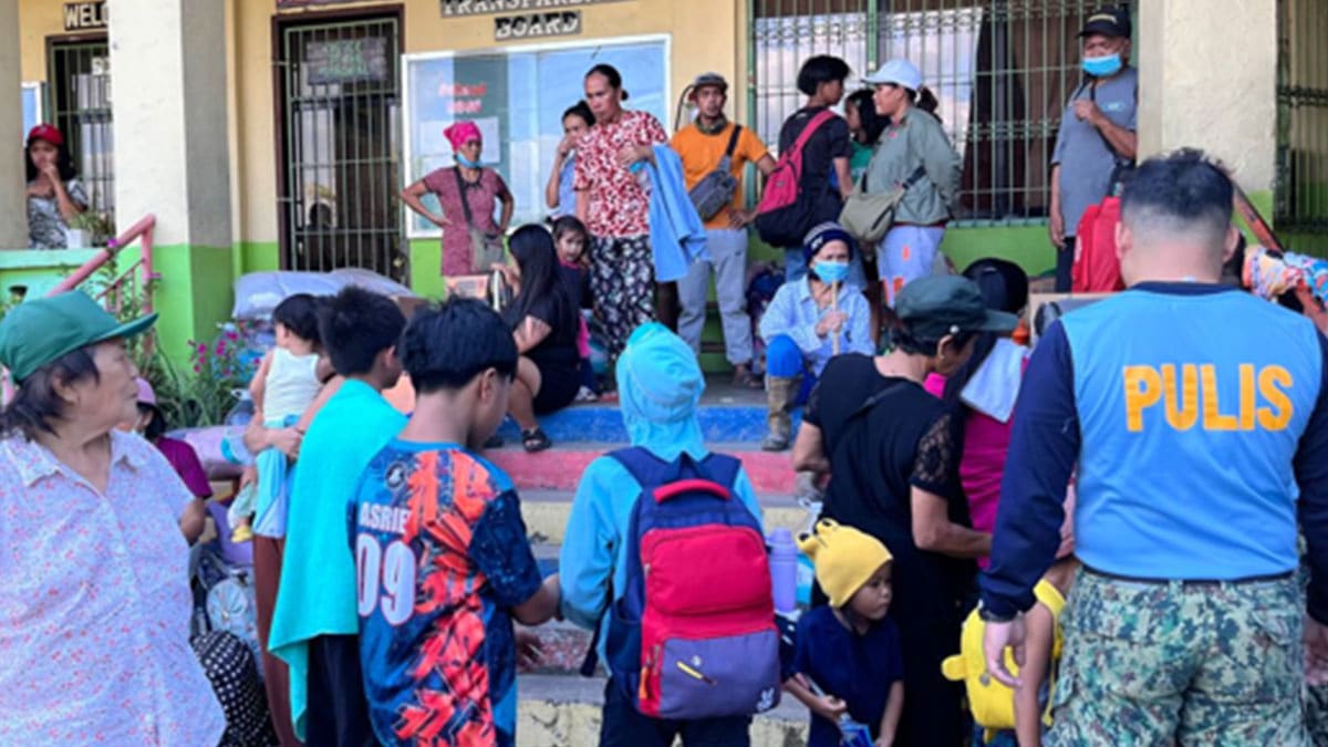 195 evacuees displaced by Kanlaon eruption head for home