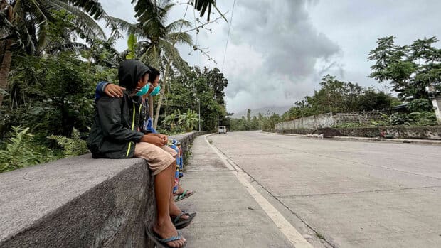 Classes in some schools in Albay town remain suspended due to ashfall