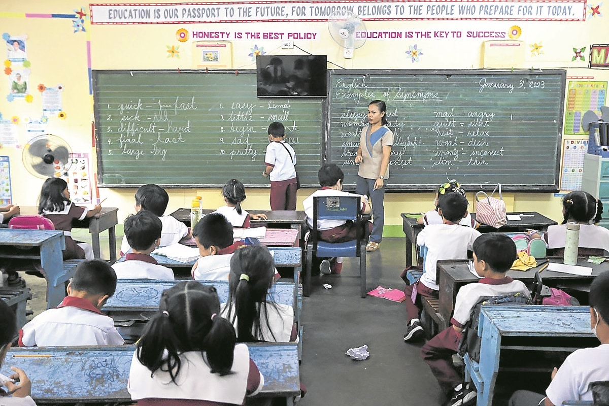 DepEd chief pushes trimestral system for public schools