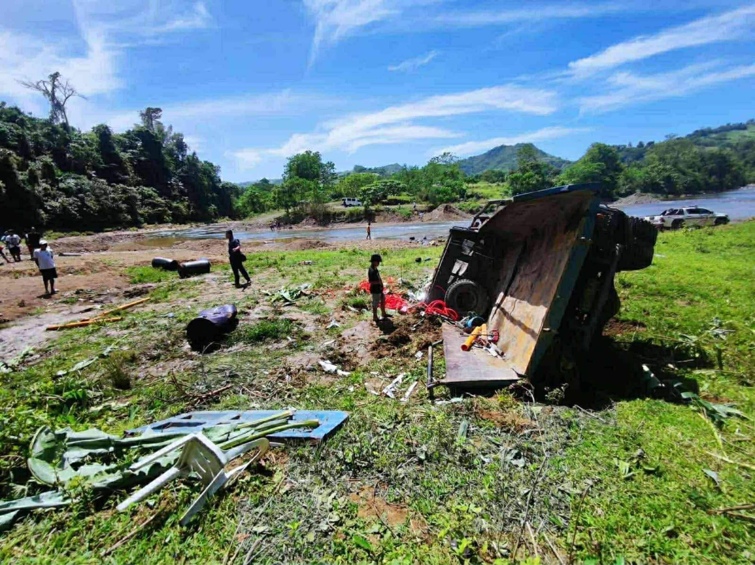 9 dead as truck falls into ravine in Negros Oriental
