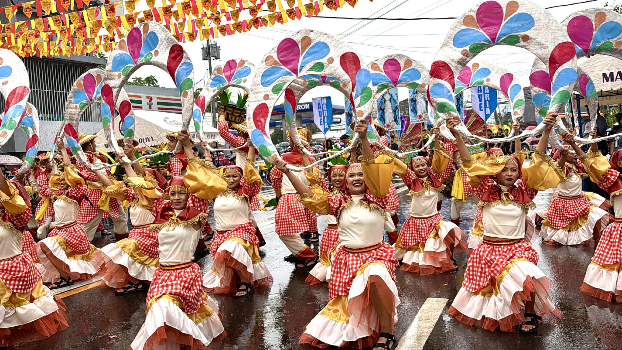 Iriga’s Tinagba fest draws crowds amid rains