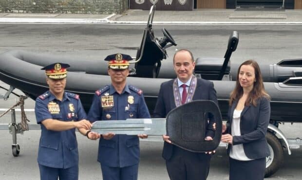 PNP receives patrol boats,  motorbikes from Philip Morris