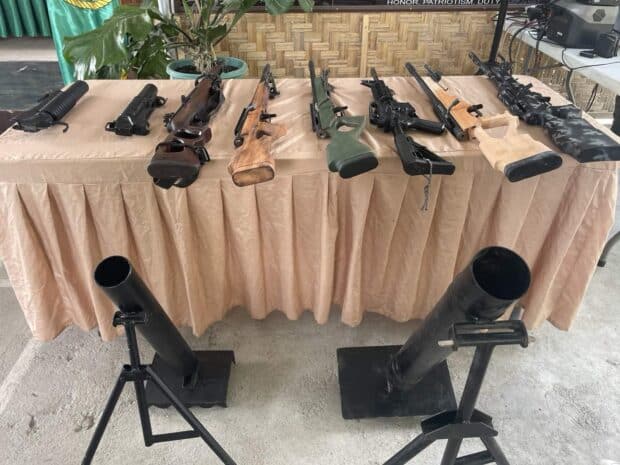 10 Moro extremists yield, turn in rifles to Army in Maguindanao del Sur