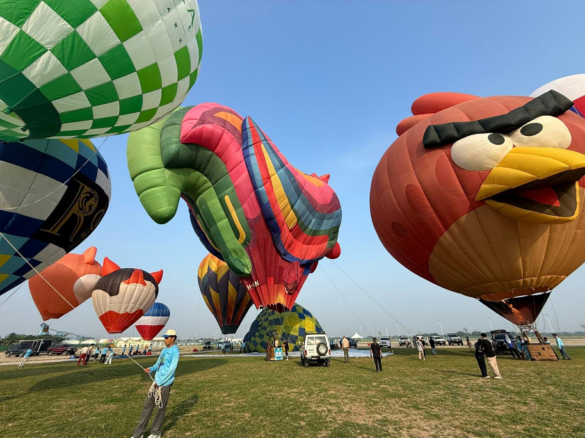 45 hot-air balloons to greet sunrise in Lubao, Pampanga on Saturday
