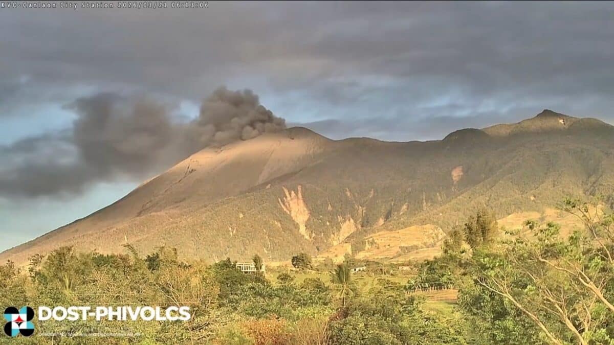Kanlaon Volcano sends ash plumes over 500 meters