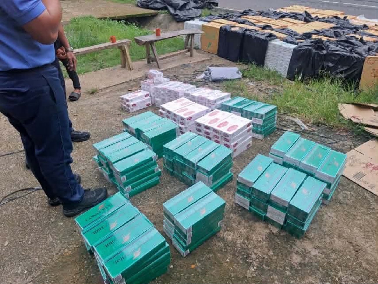 P6.2-M smuggled na sigarilyo ang nasabat sa Zamboanga del Norte checkpoint P6.2-M smuggled na sigarilyo ang nasabat sa Zamboanga del Norte checkpoint