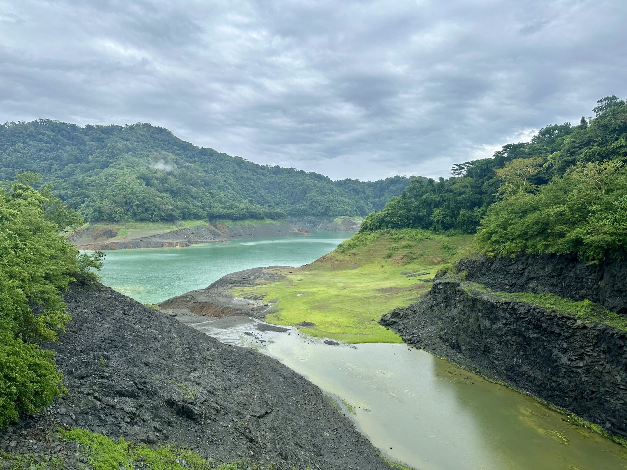 Farmers alarmed as Angat Dam falls below critical level