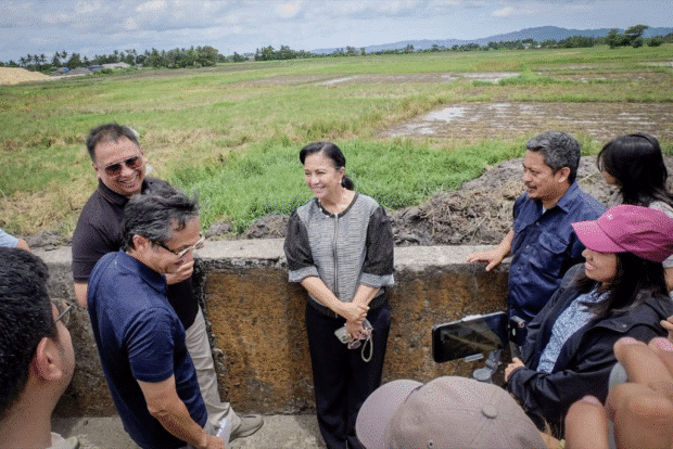 Dizon tells Robredo infrastructure projects in Naga City will be finished