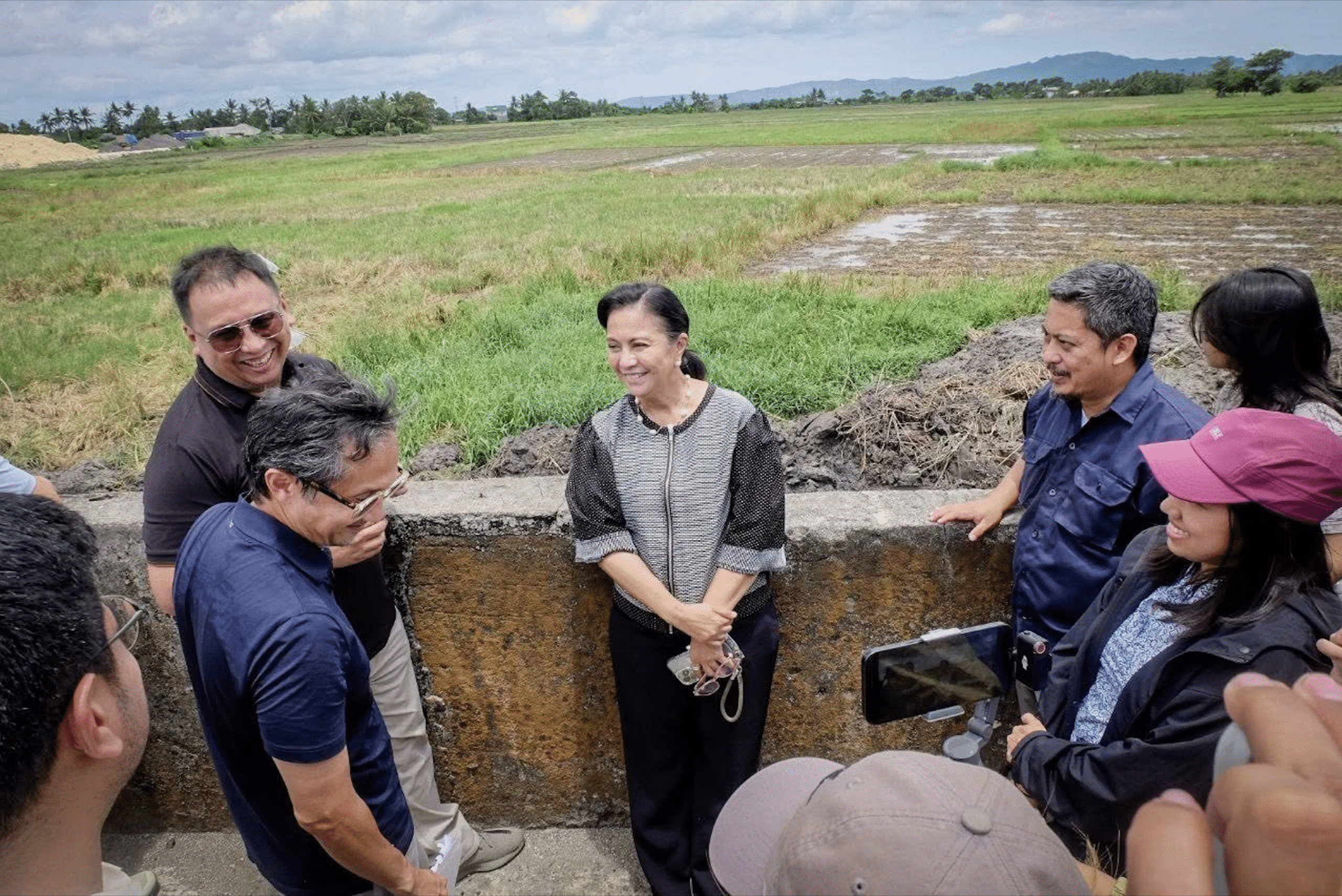 Dizon tells Robredo infrastructure projects in Naga City will be finished