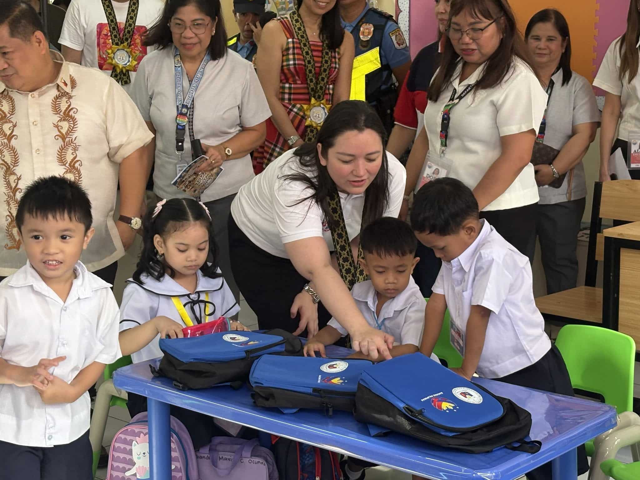 Recto: 2M Kinder to Grade 3 students to get free school bags, supplies