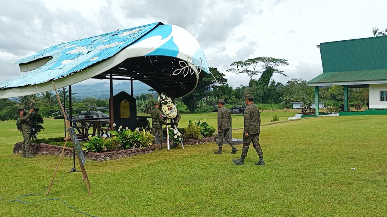 Romeo Brawner, pinarangalan ang tropa sa Marawi sa exit visit Romeo Brawner, pinarangalan ang tropa sa Marawi sa exit visit