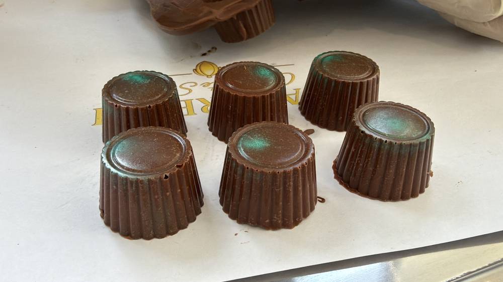 CACAO TREATS Ang lokal na pinatubo na Bohol cacao ay ginawang mga produktong tsokolate.