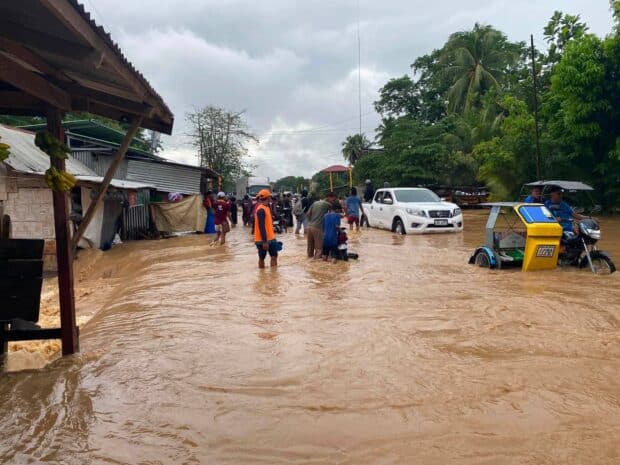 400 cops deployed to aid flood victims in BARMM